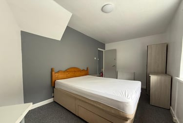 3 bed house, Sydney Street, City Centre, Plymouth, PL15AE - Image 2